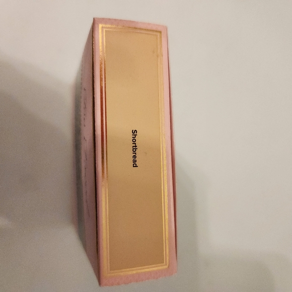 Too Faced Born this way powder - Picture 4 of 5